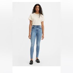 EUC Levi’s 721 High Rise Skinny 💙